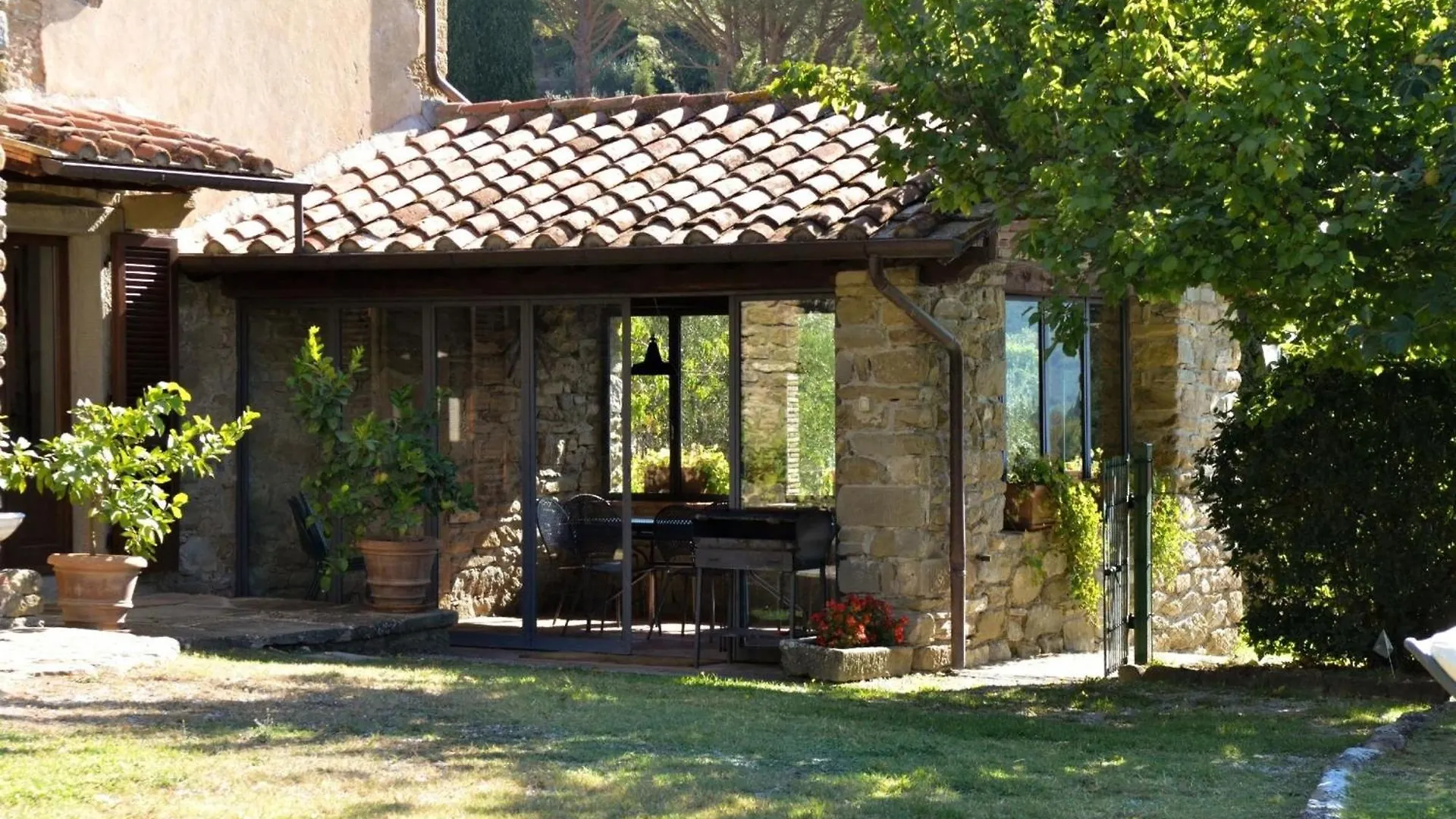 Villa Eugenio Cortona 0*,